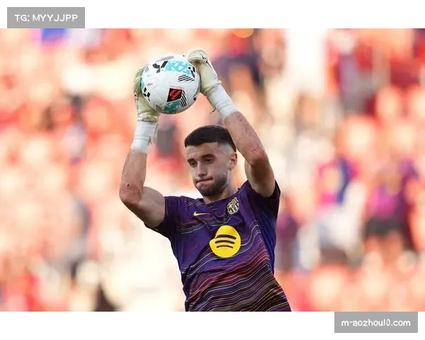 巴萨若昂加西亚门将出球，增强后场组织发起深度